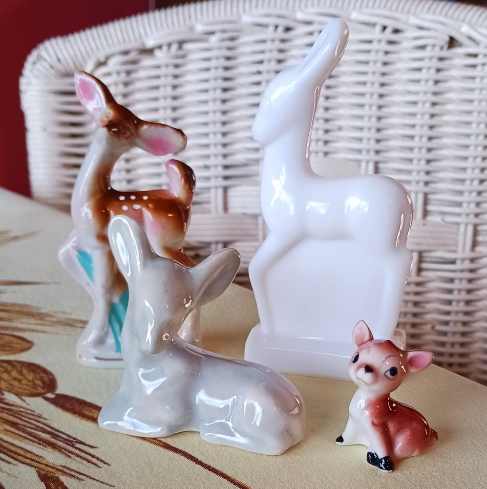 Vintage~ 4 deer figurines - Super Cute!